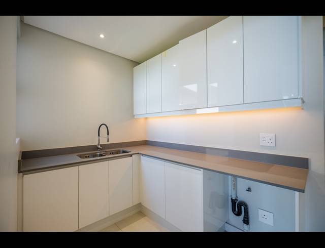 4 BEDROOM TOWNHOUSE FOR SALE IN LA LUCIA RIDGE